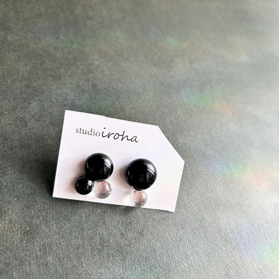 ガラスのピアス　black×clear